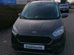 Grau Gebraucht 2019 Ford Tourneo Courier Titanium Van / Kleinbus | 11.990 € (Fairer Preis)