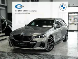Oxidgrau Gebraucht 2024 BMW 520 M Sport Kombi | 57.999 € (Guter Preis)