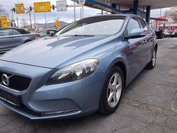 Blau Gebraucht 2017 Volvo V40 Kinetic Limousine | 9.950 € (Guter Preis)