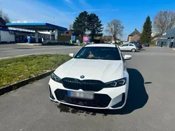 Weiß Gebraucht 2022 BMW 330e M Sport Kombi | 45.500 €