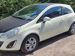 Weiß Gebraucht 2011 Opel Corsa Satellite Limousine | 4.000 € (Guter Preis)
