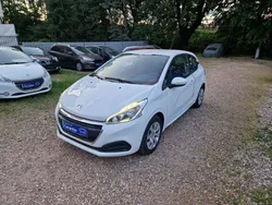 Weiß Gebraucht 2017 Peugeot 208 Kleinwagen | 7.999 € (Fairer Preis)