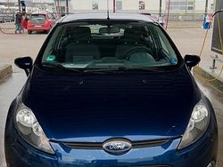 Blau Gebraucht 2011 Ford Fiesta Kleinwagen | 2.500 € (Etwas zu teuer)