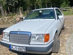 Weiß Gebraucht 1989 Mercedes 230 Coupé | 14.690 €