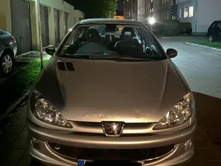 Grau Gebraucht 2004 Peugeot 206 Kleinwagen | 2.200 €