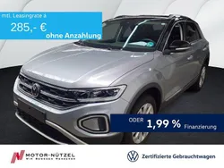 Pyritsilber metallic Gebraucht 2024 VW T-Roc Style SUV | 28.530 € (Guter Preis)