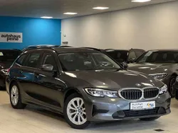 Mineralgrau metallic Gebraucht 2022 BMW 320e Advantage Kombi | 26.497 € (Fairer Preis)