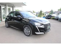 Perla nera) (schwarz Gebraucht 2021 Peugeot e-208 Active Kleinwagen | 14.500 € (Guter Preis)