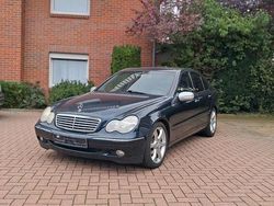 Schwarz Gebraucht 2002 Mercedes 220 Elegance Limousine | 2.999 €