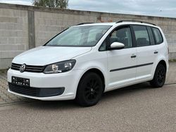Weiß Gebraucht 2010 VW Touran Trendline Van / Kleinbus | 4.499 € (Fairer Preis)