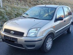 Grau Gebraucht 2004 Ford Fusion Limousine | 3.600 € (Teuer)