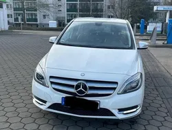 Weiß Gebraucht 2012 Mercedes B180 Van / Kleinbus | 8.200 € (Fairer Preis)