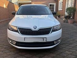 Weiß Gebraucht 2015 Skoda Rapid Cool Edition Kleinwagen | 6.200 € (Fairer Preis)