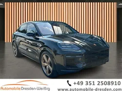 Schwarz le Neu 2024 Porsche Cayenne Turbo E-Hybrid SUV | 182.980 € (Superpreis)