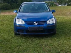Blau Gebraucht 2004 VW Golf V Limousine | 1.600 € (Guter Preis)