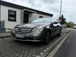 Grau Gebraucht 2010 Mercedes E200 Coupé | 10.000 € (Etwas zu teuer)