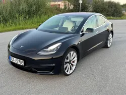 Schwarz Gebraucht 2020 Tesla Model 3 Performance Limousine | 22.900 € (Fairer Preis)