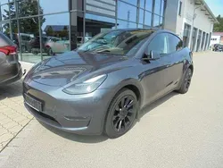 Grau Gebraucht 2022 Tesla Model Y Long Range SUV | 30.990 € (Guter Preis)