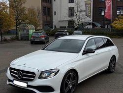 Weiß Gebraucht 2017 Mercedes E350 AMG line Kombi | 17.500 €