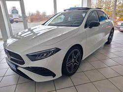 Weiß Gebraucht 2024 Mercedes A180 AMG line Limousine | 33.990 € (Etwas zu teuer)