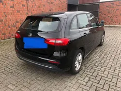 Schwarz Gebraucht 2020 Mercedes B180 Van / Kleinbus | 13.000 € (Guter Preis)