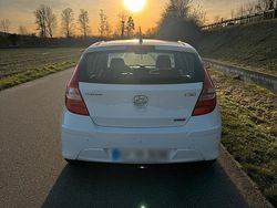 Weiß Gebraucht 2011 Hyundai i30 Limousine | 3.000 € (Fairer Preis)