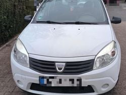 Weiß Gebraucht 2009 Dacia Sandero Kleinwagen | 4.000 €