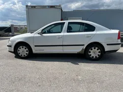 Weiß Gebraucht 2005 Skoda Octavia Ambiente Limousine | 1.390 € (Superpreis)
