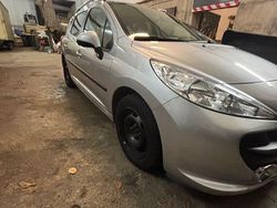 Silber Gebraucht 2009 Peugeot 207 Kombi | 3.500 € (Fairer Preis)