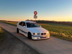 Weiß Gebraucht 1997 BMW 323 Sport Line | 5.500 € (Etwas zu teuer)
