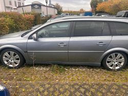 Silber Gebraucht 2005 Opel Vectra Kombi | 1.500 €