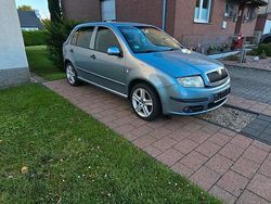 Silber Gebraucht 2005 Skoda Fabia Kleinwagen | 1.900 € (Teuer)