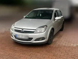 Grau Gebraucht 2005 Opel Astra Kleinwagen | 1.200 € (Fairer Preis)