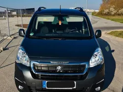 Grau Gebraucht 2018 Peugeot Partner Tepee Allure Van / Kleinbus | 15.000 € (Teuer)