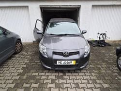 Grau Gebraucht 2007 Toyota Auris Limousine | 1.500 € (Superpreis)
