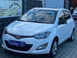 Weiß Gebraucht 2014 Hyundai i20 Edition Limousine | 11.590 € (Etwas zu teuer)