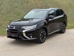 Schwarz Gebraucht 2015 Mitsubishi Outlander P-HEV SUV | 12.200 €
