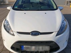 Weiß Gebraucht 2011 Ford Fiesta Kleinwagen | 1.950 € (Guter Preis)