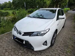 Weiß Gebraucht 2015 Toyota Auris Limousine | 12.500 € (Fairer Preis)