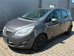 Grau Gebraucht 2010 Opel Meriva Van / Kleinbus | 1.999 € (Superpreis)