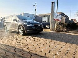 Grau Gebraucht 2022 VW Touran Comfortline Van / Kleinbus | 11.900 € (Superpreis)