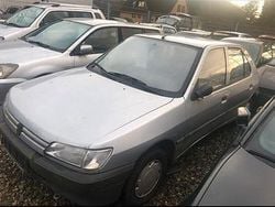 Silber Gebraucht 1993 Peugeot 306 Limousine | 999 €