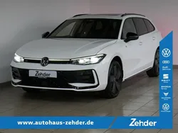 Weiß Gebraucht 2024 VW Passat R-line Kombi | 47.940 €