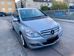 Silber Gebraucht 2011 Mercedes B200 Avantgarde Van / Kleinbus | 8.880 €
