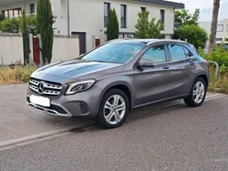 Grau Gebraucht 2017 Mercedes GLA220 SUV | 14.800 € (Teuer)