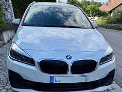 Weiß Gebraucht 2019 BMW 220 Gran Tourer Sport Line Van / Kleinbus | 26.100 € (Teuer)