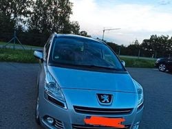 Grau Gebraucht 2012 Peugeot 5008 Active Van / Kleinbus | 5.999 € (Fairer Preis)