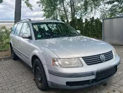 Grau Gebraucht 1999 VW Passat Comfortline Kombi | 500 € (Superpreis)