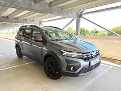 Grau Gebraucht 2024 Dacia Jogger Extreme Van / Kleinbus | 20.890 € (Fairer Preis)