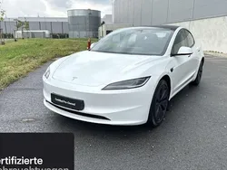Weiß Gebraucht 2024 Tesla Model 3 Long Range RWD Limousine | 48.400 € (Teuer)